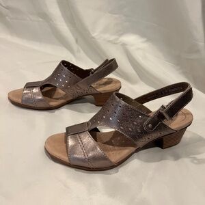Clarks Ultimate Comfort Collection by Clarks Pewter Sandal Heels Size 8.5M *EUC*
